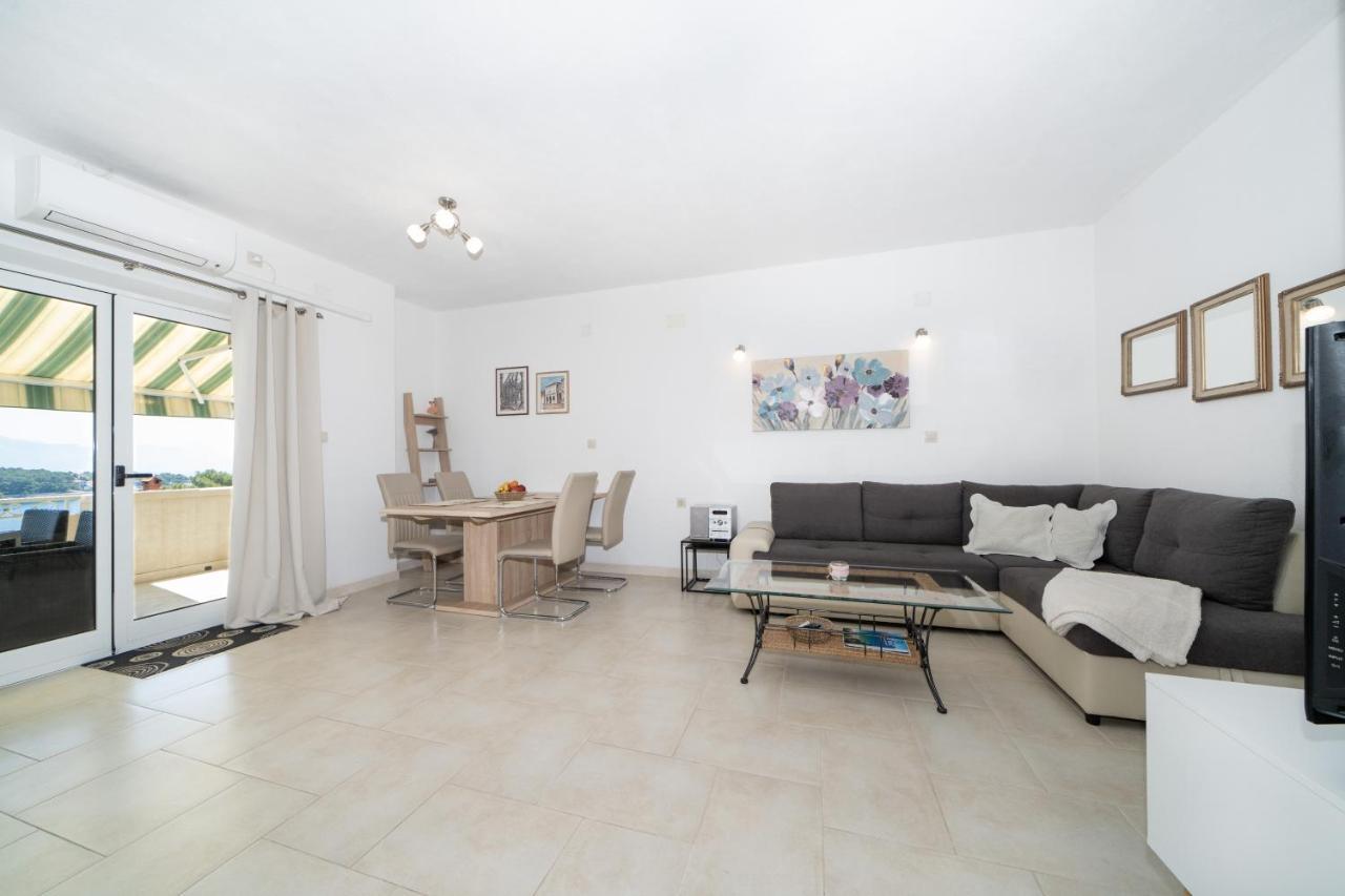 Apartments Siesta Sumartin Exterior photo
