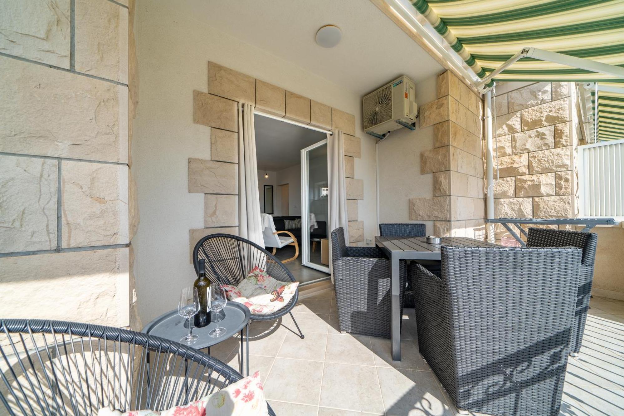 Apartments Siesta Sumartin Exterior photo