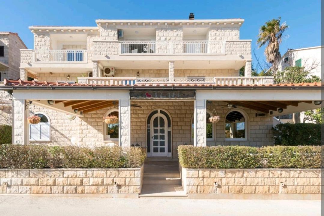 Apartments Siesta Sumartin Exterior photo