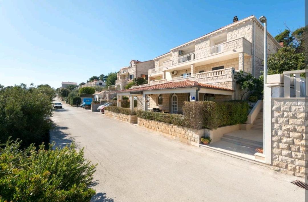 Apartments Siesta Sumartin Exterior photo